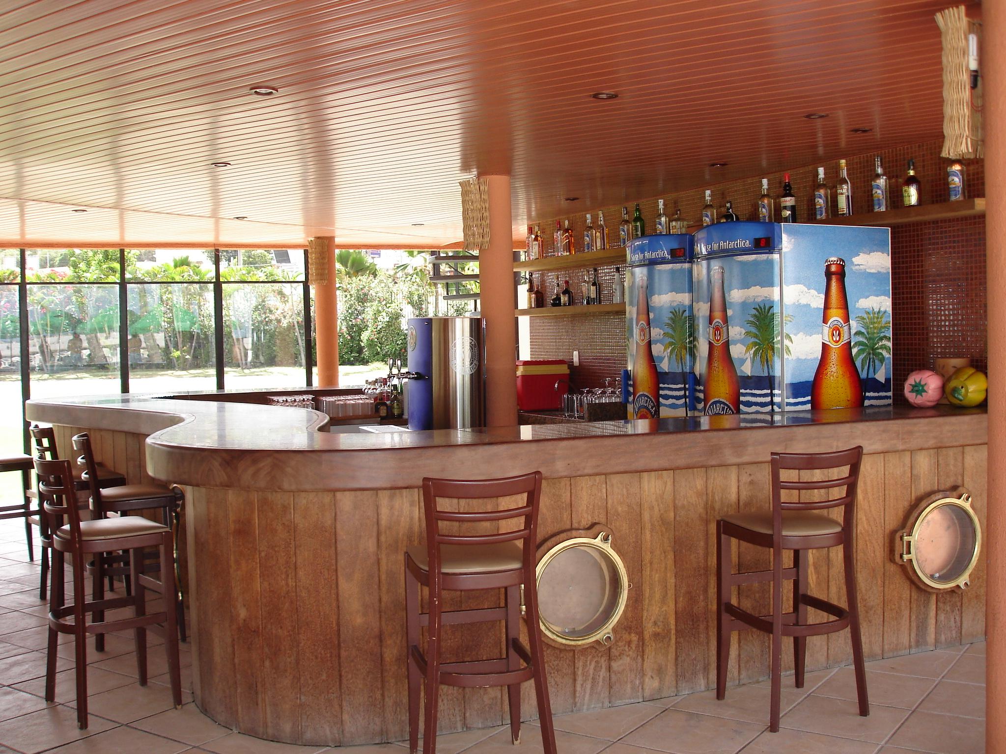 Marina Park Hotel Форталеза Экстерьер фото A poolside bar